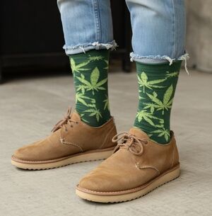 Men's Cannabis Leaf Crew Socks Green Yellow Plantlife Pattern Pocket Socks NWT